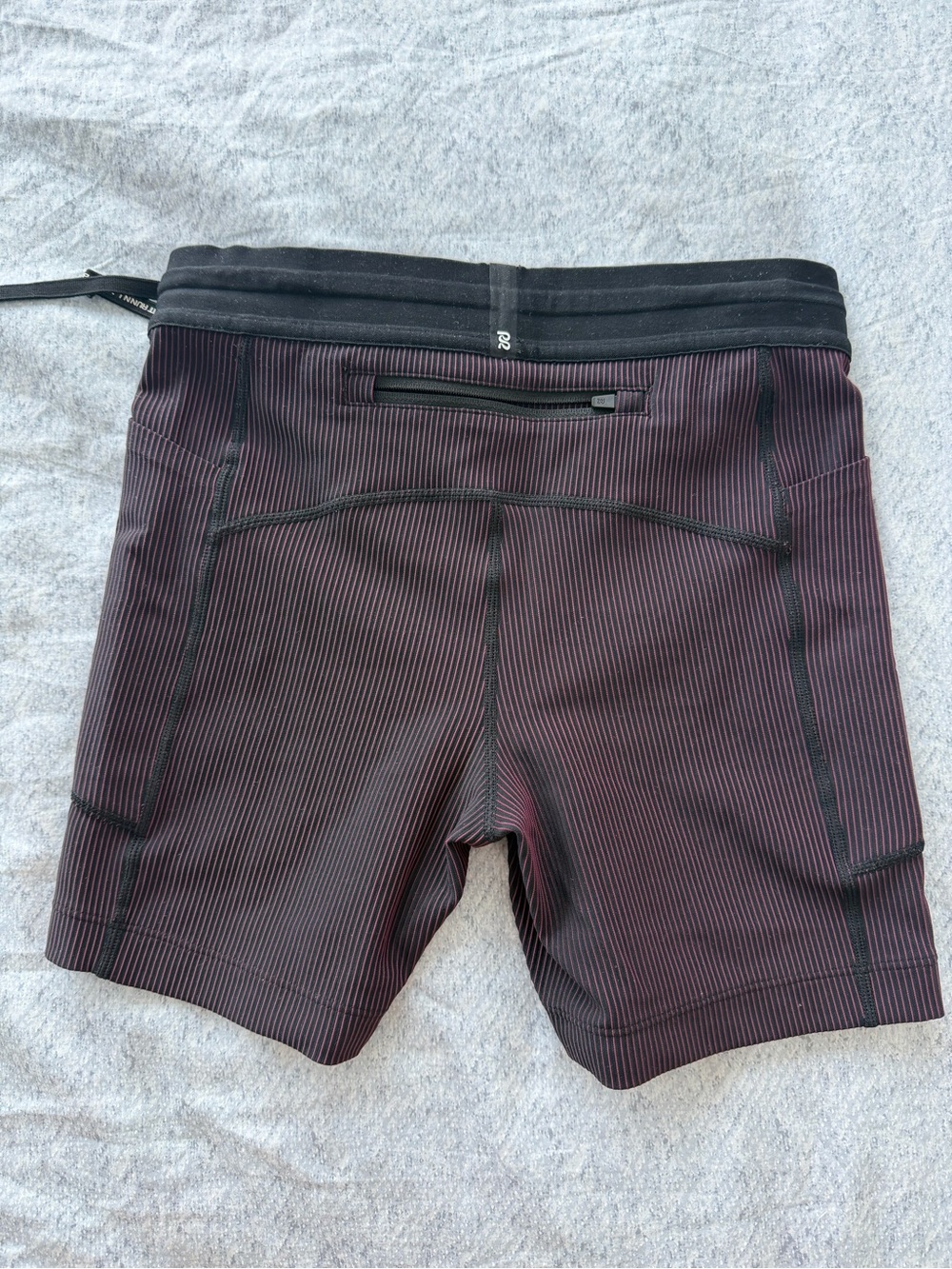 Bandit Running Women's Striped Cadence 5" Compression Shorts-  dark Fig - Picture 5 of 6